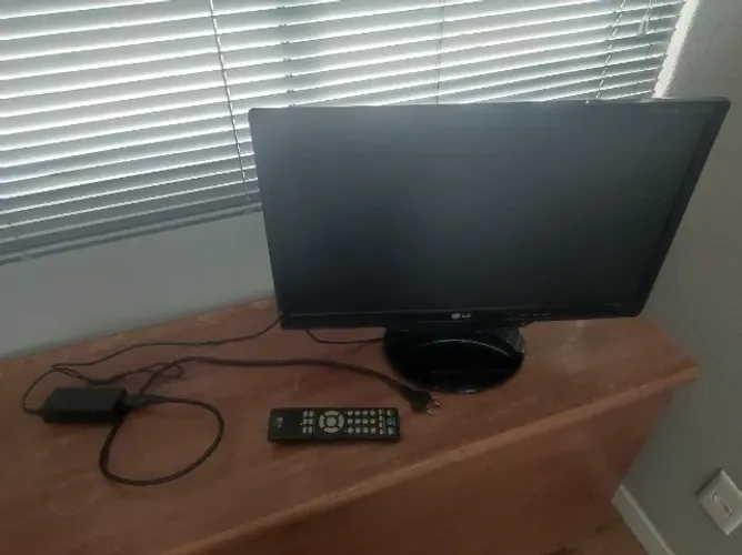 TV /Monitor 24 pol flatron LG c/ controle remoto