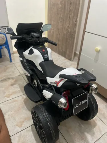 Moto elétrica infantil
