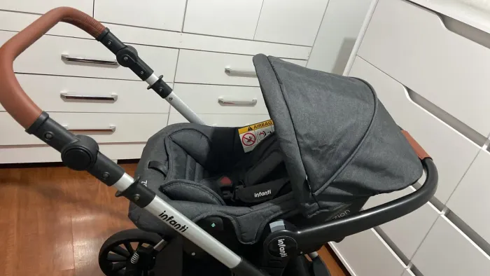 Carrinho de bebê + Moisés 