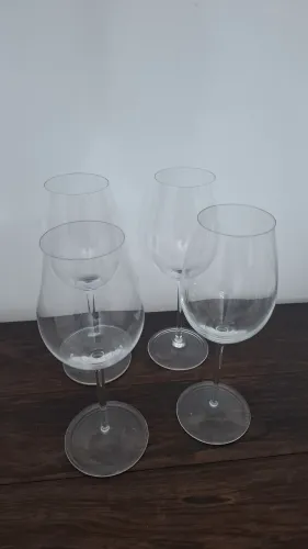 4 taças de vinho em Cristal Strauss