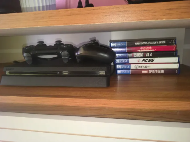 Playstation 3 com jogos na memória e jogos fisicos