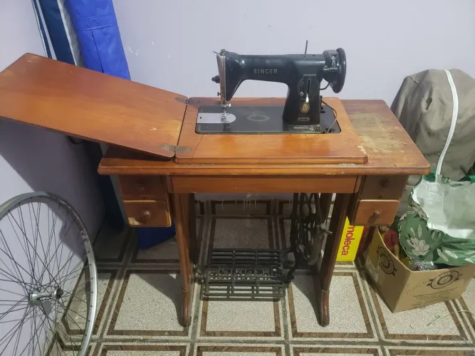 Maquina de costura singer antiga