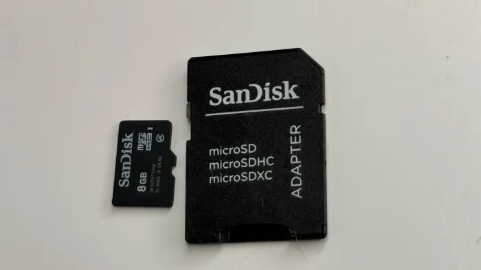 Cartão de Memória MicroSD SanDisk 8GB + Adaptador SD Original