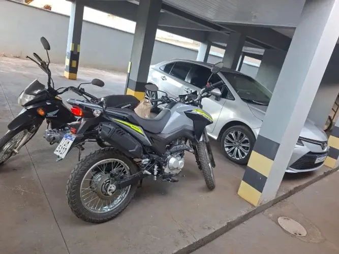 Honda Bros 160 ABS 2026 Cinza - Baixa Quilometragem/Impecável - Aceito troca em carro.