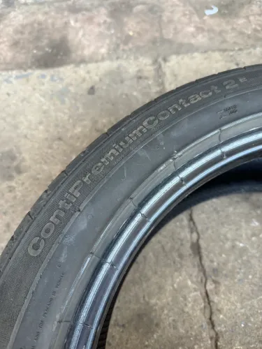 Pneu continental 205/50 R17 meia vida