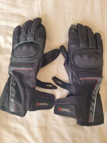 Vendo 1 par de luvas X11 Dry impermeável.  Semi nova.
