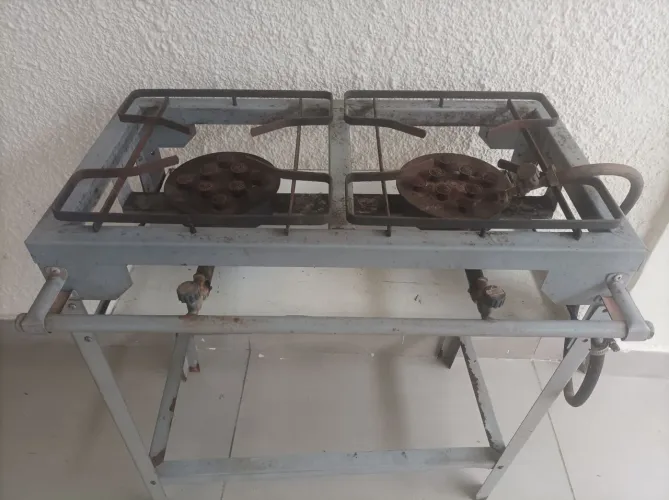 Fogão industrial duas bocas. Pouco uso