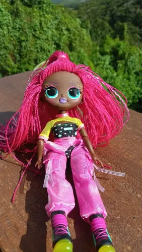 Boneca L.O.L. Surprise! Tweens - Neonlicious (Série 2) + Look Completo