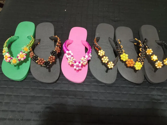 Chinelos bordados