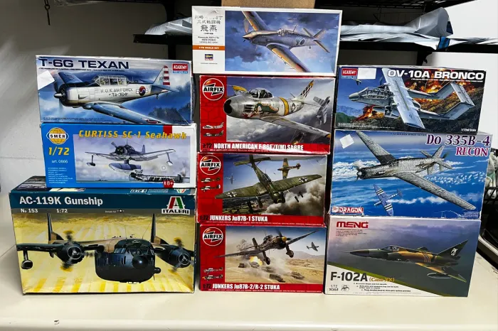 [LOTE] 10 Kits Plastimodelismo Aviação Militar 1/72 | Bags Lacradas Adesivos e Manuais