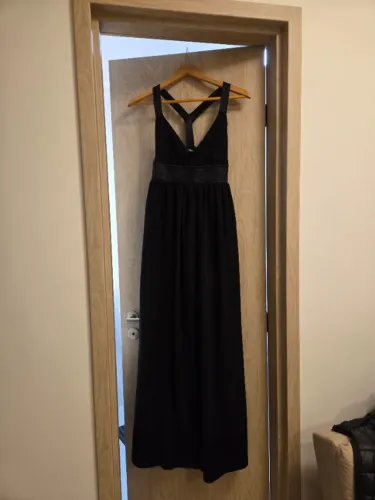 vestido longo chiffon com detalhe acetinado