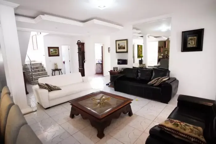 Casa à Venda - Bandeirantes, 8 Quartos, 570 m2