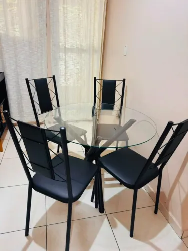 mesa com 4 cadeiras