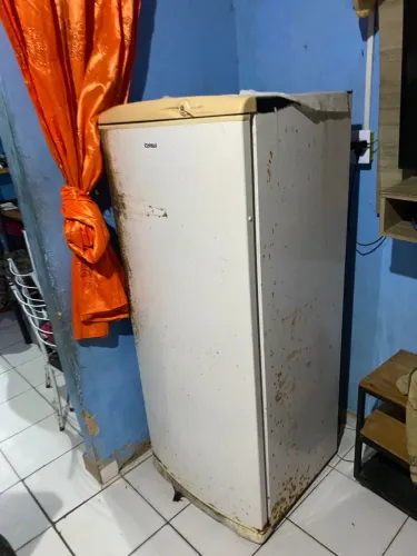 Vende-se geladeira