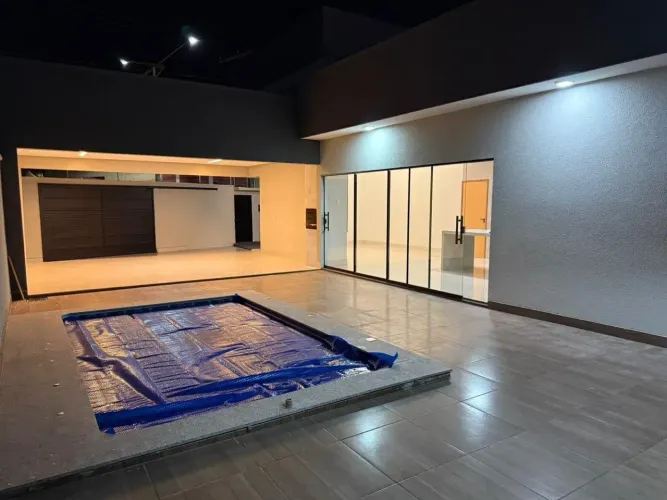 Vendo casa com 3 quartos sendo 2 suítes piscina e churrasqueira Nerópolis