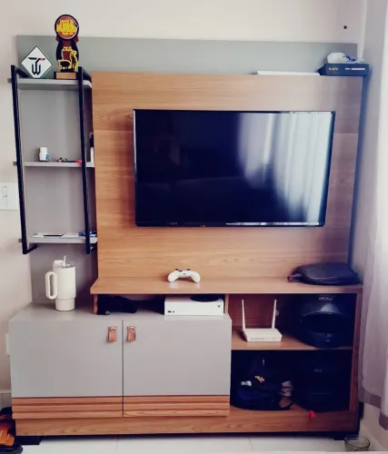 Vende-se estante pouco tempo de uso