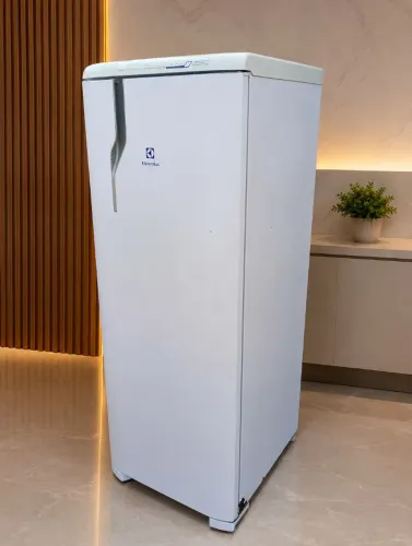 Geladeira Eletrolux 370 litros frost free