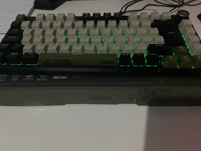 Teclado mecanico PCYES 75% NOVO