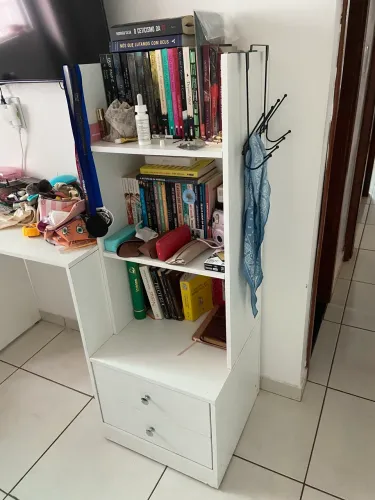 Escrivaninha com prateleira