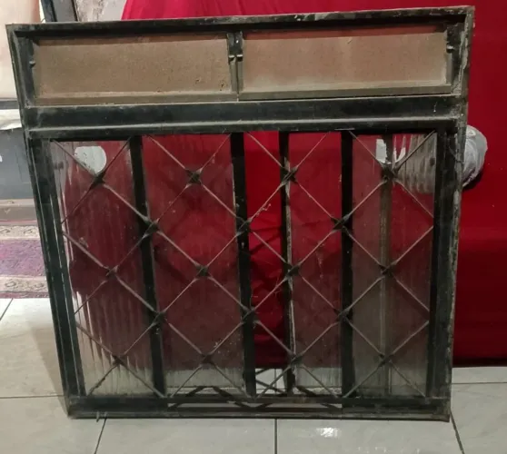JANELA DE FERRO 1M X 1M GRADE E VIDROS