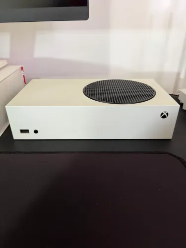 XBOX SERIES S 512 GB + 2 controles ORIGINAIS