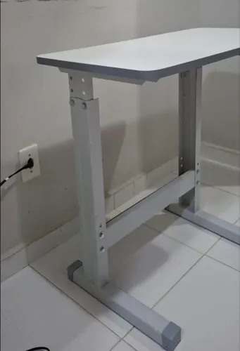 Mesa pra máquina de Costura. Nova
