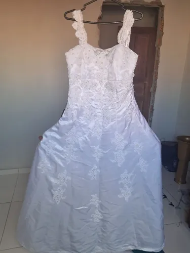 Alugo vestido de casamento