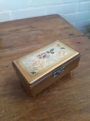 caixinha porta jóias floral dourado e prata antiga Antiquario decoração vintage coleção