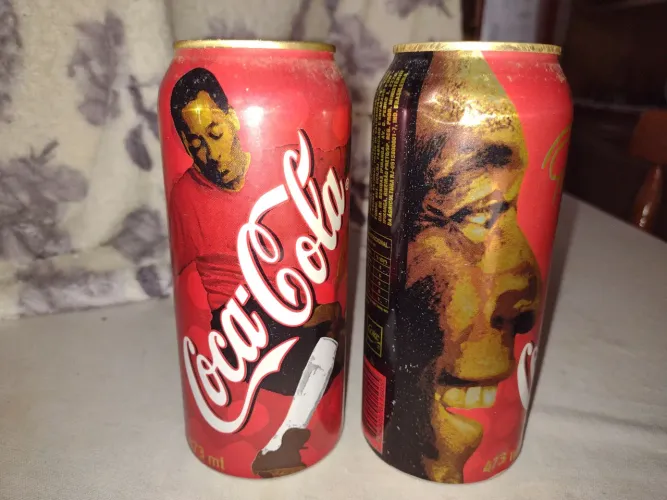 Lotes de duas latas coca cola pele
