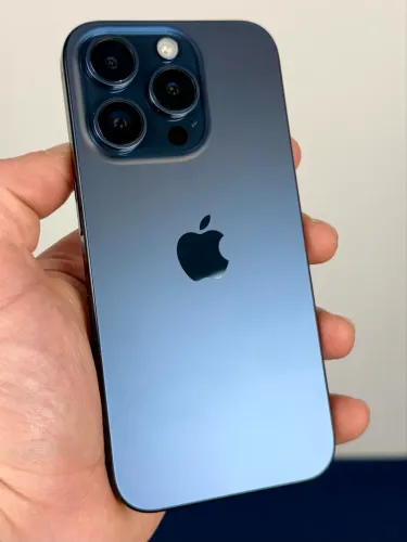 iPhone 15 PRO 256GB AZUL - ACEITAMOS TROCA/PARCELAMENTO EM ATÉ 18x