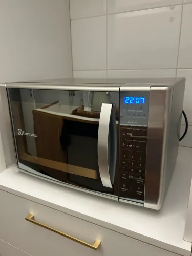 Micro ondas Eletrolux Modelo ME41X touch com Grill inox.