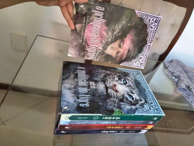 Coleção Completa da série de livros A Maldição do Tigre de Colleen Houck