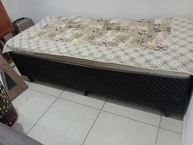 Vendo Cama Box solteiro em ótimo estado e pia inox