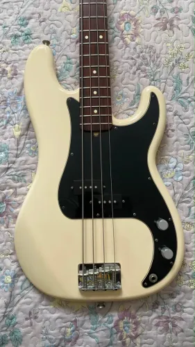Fender precision