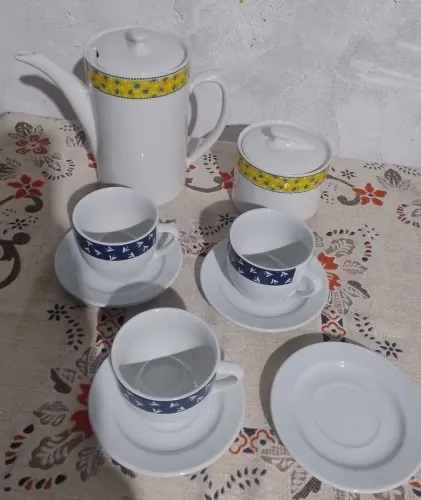 Jogo d café/chá porcelana POZZANI com 3 xícaras e 4 pires