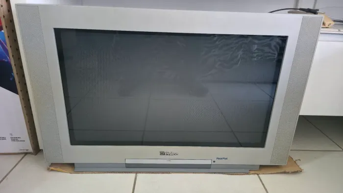Tv tubo tela plana Seminova (pouquíssimo uso)