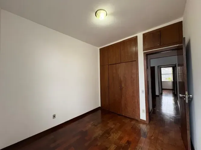 APARTAMENTO AMPLO DE 4 QUARTOS | 1 SUÍTE | 2 VAGAS | EXCELENTE LOCALIZAÇÃO | BAIRRO SERRA