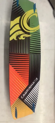 Prancha de kite surf marca Cabrinha modelo spectrum 140x42 bidirecional 