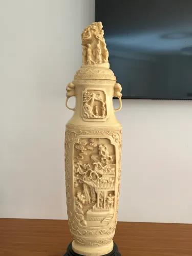 Antiga Ânfora Chinesa Decorativa Em Marfinite Com Ricos Relevos - Com Tampa