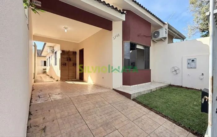 Casa à Venda no Parque das Laranjeiras em Maringá/PR | 3 Quartos, Garagem Coberta e Móveis
