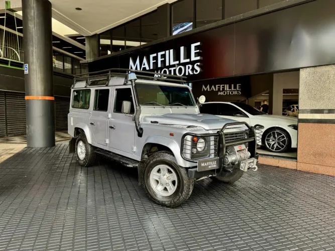 Land Rover Defender 2011