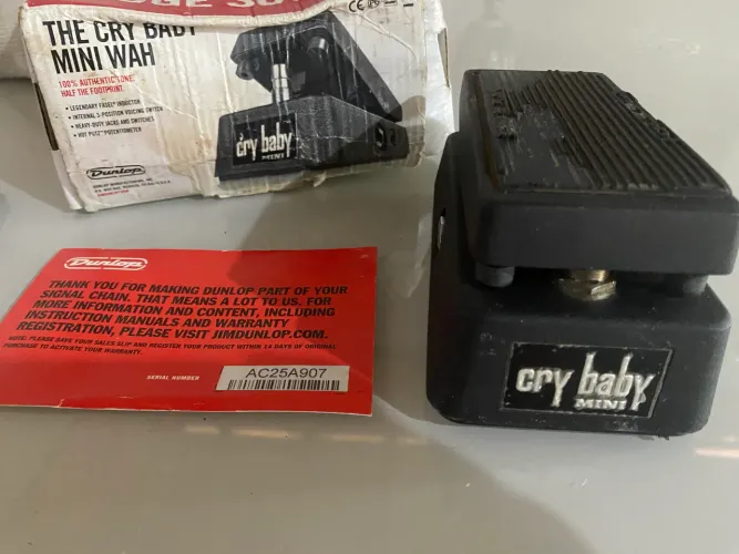 Vende - se Mini Cry Baby 