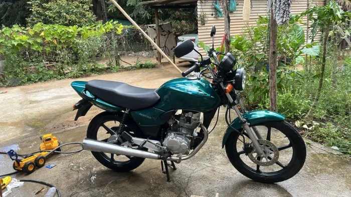 Vendo moto CG tinta 2003