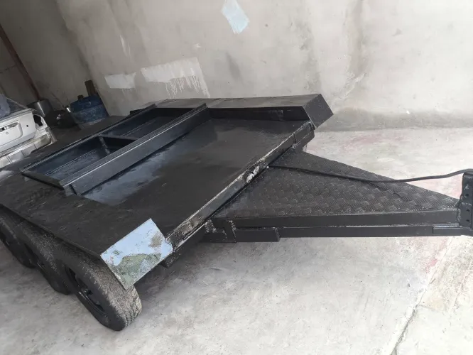 Carrocinha reforçada 03 eixos documentada 