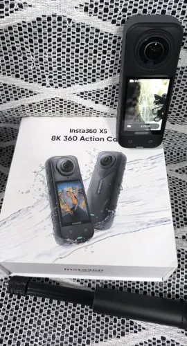 Câmera insta 360 X5