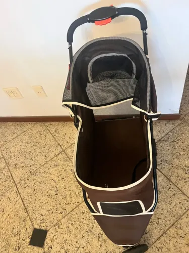? Carrinho de 3 rodas dobrável para cães e gatos de pequeno a médio porte. 