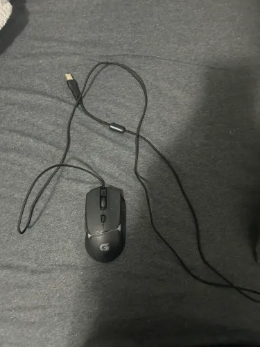 Mouse gamer com RGB