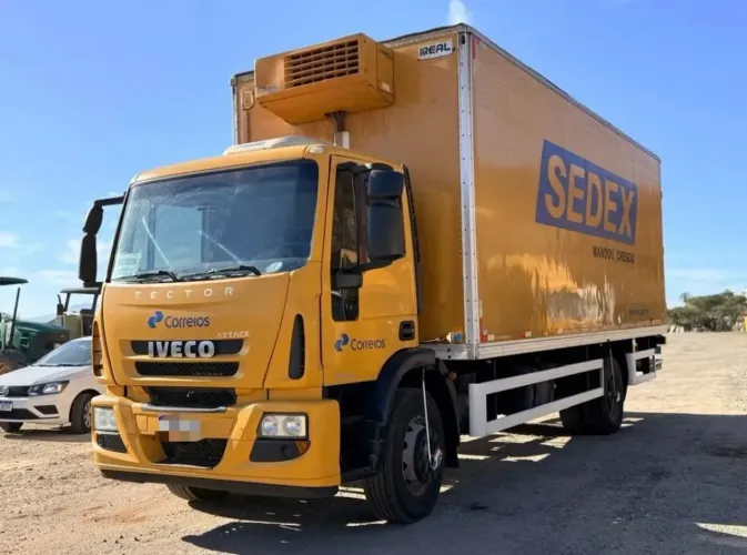 Caminhão iveco tector