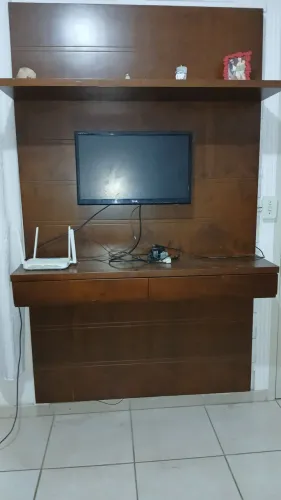 Painel Madeira com Gavetas em Bom Estado