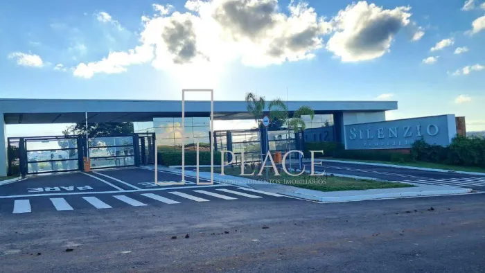 Terreno no Condomínio Silenzzio Esmeraldas com 420 M²